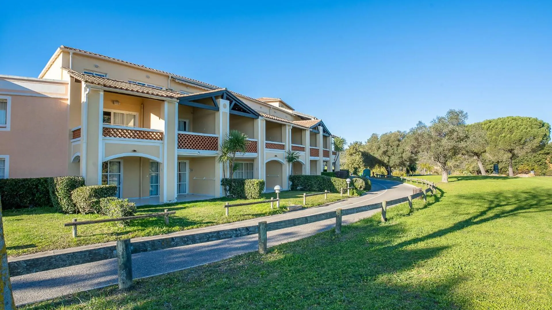 Apartment Village Cap Esterel - Le Hameau-35 By Interhome Saint-Raphaël 0*,  Francia